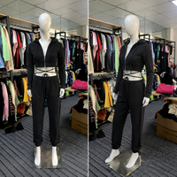 Ensemble de survêtement streetwear deux pièces pour femme, coupe ajustée, avec sweat à capuche court zippé à lacets et pantalon de jogging, personnalisable, vente en gros