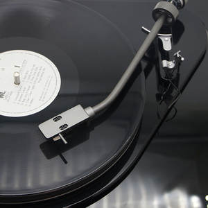 Новый дизайн Hi-Fi проигрыватель виниловых пластинок LP с bluetooth FM-радио и встроенным стереодинамиком - Product Image 5