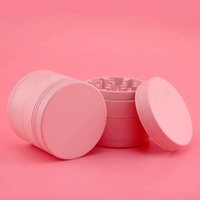 Broyeur à herbes rose mat de 2,5 pouces pour femmes, logo OEM gratuit, accessoire de fumage en aluminium avec emballage en boîte
