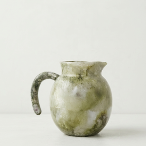 Carafe à eau réutilisable en résine moderne, texture marbrée verte, avec poignée, pour la décoration de la maison - Product Image 1