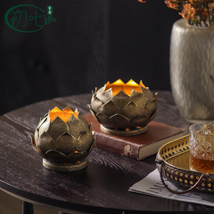 เชิงเทียนตั้งโต๊ะลายดอกบัวเซน รูปทรงดอกไม้เหล็ก ตกแต่งบ้านสไตล์วินเทจ ฐานเทียนแบบเรโทร - Product Image 2