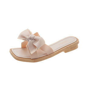 Zapatos de playa de suela blanda, versátiles y a la moda, para usar con pantuflas planas informales para mujer. - Product Image 1