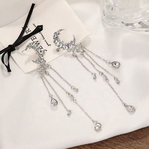 Pendientes Largos con Borla y Diamantes Incrustados en Plata, Pendientes de Aro Modernos y Elegantes, Versátiles y Exagerados - Product Image 4