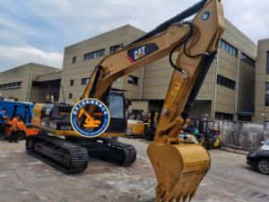 รถขุดตีนตะขาบ Caterpillar CAT 320D2 เหมาะสำหรับงานก่อสร้างหนัก การขุดดิน และโครงการวิศวกรรมขนาดใหญ่ - Product Image 2