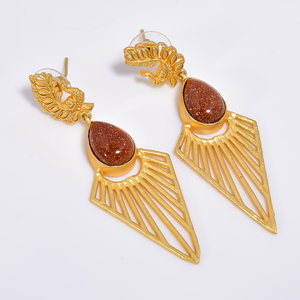 Boucles d'oreilles en laiton plaqué or 14 carats faites à la main fabricant de pierres précieuses en laiton bijoux de mode uniques bijoux en laiton personnalisés exportateur de bijoux - Product Image 5