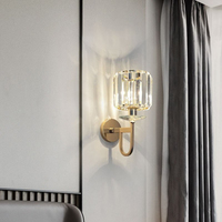 Applique murale moderne nordique simple et chaude pour escalier chambre à coucher chevet lumière LED corps en fer Internet célèbre applique murale