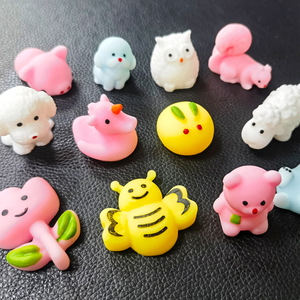 Paquete de 30 Juguetes Blandos Personalizados, Squishies Kawaii, Recuerdos para Fiestas, Regalos de Cumpleaños, Navidad, Regalos para el Aula, Mini Animales Aleatorios para Apretar - Product Image 5
