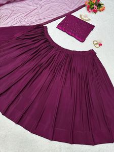 Meilleure qualité de vêtements indiens et pakistanais Designer Lehenga Choli avec Dupata pour la fête disponible au prix de gros - Product Image 5