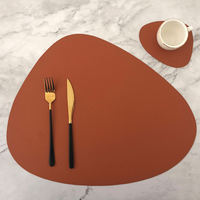 Ensemble de dessous-de-verre en cuir PU, sets de table résistants aux taches, lavables, avec languettes triangulaires antidérapantes