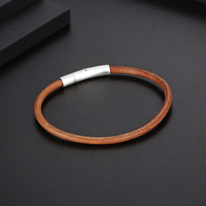 Bracelet en cuir véritable pour homme minimaliste, best-seller, avec fermoir magnétique en acier inoxydable, bracelet en cuir brun - Product Image 1