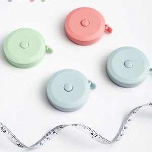 Regla suave de plástico de <span class=keywords><strong>Color</strong></span> promocional de 1,5 m/60 pulgadas, cinta de tela hecha a mano portátil, ecológica, retráctil automático - Product Image 3
