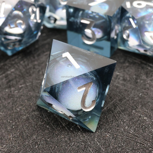 Dadi con nucleo liquido in resina color sabbia liquida con logo personalizzato per giochi di ruolo e DND-Liquid <span class=keywords><strong>1</strong></span> - Product Image 6