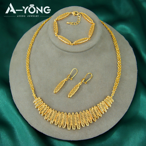 Vintage Dubai altın takılar takım hipoalerjenik olmayan kararmaz su geçirmez takı kolye gelin için 3 adet <span class=keywords><strong>Set</strong></span> - Product Image 2