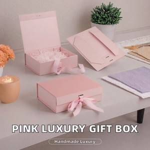 Boîte cadeau en carton rigide rose faite à la main personnalisable, doublure en éponge, gaufrage, estampage à chaud |   Emballage de luxe pour bougies de beauté - Product Image 2