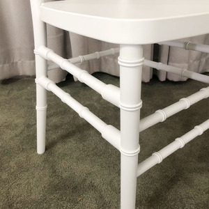 Sedie Chiavari Bianche in Plastica Impilabili Impermeabili per Matrimoni ed Eventi con Cuscino - Vendita all'Ingrosso - Product Image 5