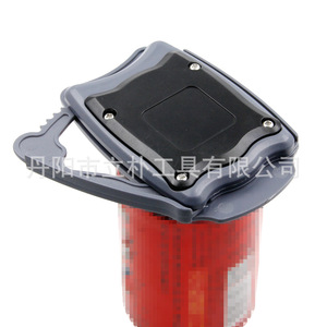 Ouvre-bouteille Li Pu en plastique gris, manuel, portable, en acier inoxydable, forme irrégulière, pour utilisation comme clé - Product Image 3