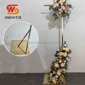 Lustres sur pied en or français, lisses et élégants, avec support détachable pour décoration de mariage et de fête - Product Image 4
