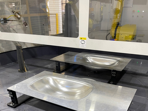 Station de polissage robotisée intégrée à effet miroir pour le polissage des surfaces d'éviers en acier inoxydable - Product Image 6