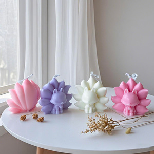 Bougie parfumée en cire de soja en forme de renard à neuf queues, sculpture animale de dessin animé, décoration de table pour la maison - Product Image 4