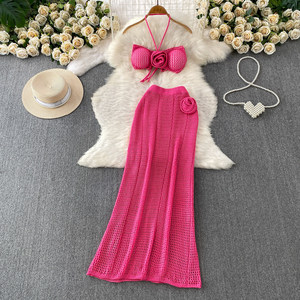 Completo 2 Pezzi Lavorato a Maglia con Rose 3D: Top Corto Halter e Gonna Lunga, Copricostume da Spiaggia per Donna - Product Image 1