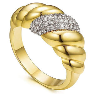 Bague de cocktail Q940 en or jaune avec diamants sertis pavé, taille brillant rond, bague de fiançailles fine pour femme - Product Image 1