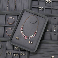 Plateau de présentation de bijoux gris de luxe, organisateur en microfibre pour boucles d'oreilles et bijoux, plateau de présentation pour emballage de bijoux