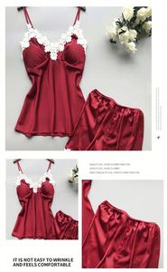 Ensemble de pyjama d'été sexy pour femme en mousseline de soie à col en V, taille élastique, avec logo frontal et short rouge - Product Image 6