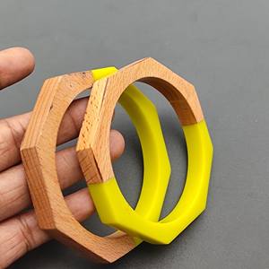 Brazaletes de Resina y Madera con Grano de Madera Natural y Detalles de Resina, Joyería Hecha a Mano para Mujer, Uso Diario - Product Image 1