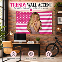 Bannière personnalisée en polyester rose avec portrait de femme blonde et drapeau américain pour concert, festival de musique, chambre, dortoir, décoration intérieure et extérieure