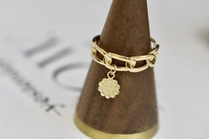 Xinfly Ensemble de bijoux de luxe pour femmes, comprenant des bagues en or 18 carats en forme de fleur et de cadenas, et des bagues à maillons de chaîne, pour les occasions de fête, de bar et de travail - Product Image 4