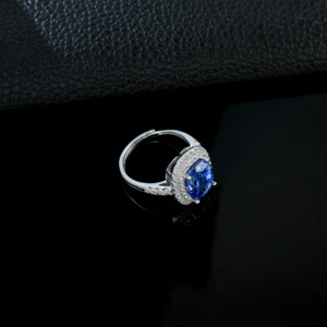 Bague pour femme en argent S925 plaqué rhodium avec saphir classique - Product Image 4