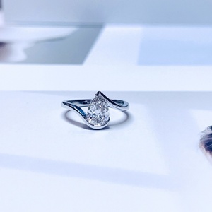 Bague de mariage pour femme en or 18 carats avec diamant de laboratoire certifié IGI, design personnalisé, fabrication originale, cadeau pour femme - Product Image 1