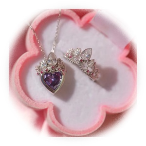 Collana da donna con cuore a forma di corona viola - Product Image 2