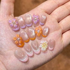Faux ongles courts en amande faits à la main, effet French, avec fleurs 3D, œil de chat et dégradé, premium, amovibles, pour salon et DIY - Product Image 1