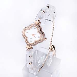 นาฬิกาควอตซ์หรูหราสำหรับผู้หญิงสร้อยข้อมือประดับรูปใบโคลเวอร์สี่<span class=keywords><strong>ใบ</strong></span>มีสไตล์พอยเตอร์แก้วแฟชั่นสปอร์ตชาร์ม - Product Image 6