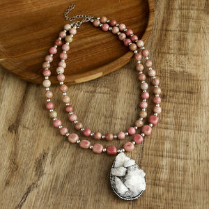 Neue Modische Damen-Halskette mit Perlen im Boho-Stil, 2-Lagige Naturstein-Hämatit-Kette mit Unregelmäßigem Druzy-Anhänger, Kurze Halsketten - Product Image 5