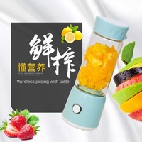 Mini presse-agrumes électrique portable USB Capacité de 380ml Mélangeur de jus de fruits frais Rechargeable pour l'extérieur, la maison et la voiture