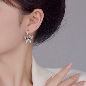 Pendientes de Botón con Circonita Cúbica con Corte Princesa Chapados en Oro con Perla de Imitación, Joyería de Moda de Lujo para Mujer - Product Image 4