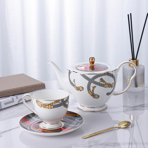 P & T <span class=keywords><strong>Royal</strong></span> Ware Ensemble élégant de tasses à thé et à café et soucoupes en porcelaine osseuse fine à bord doré par PITO - Product Image 2