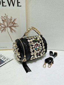 Sac à main de luxe motif crocodile avec perles et strass faits main, sac à main tendance pour femme, sac coussin haut de gamme pour femme - Product Image 3
