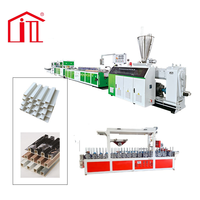 Machine de fabrication de panneaux muraux en PVC WPC Ligne de production d'extrudeuse Usine de fabrication d'équipement Machine de fabrication d'extrudeuse