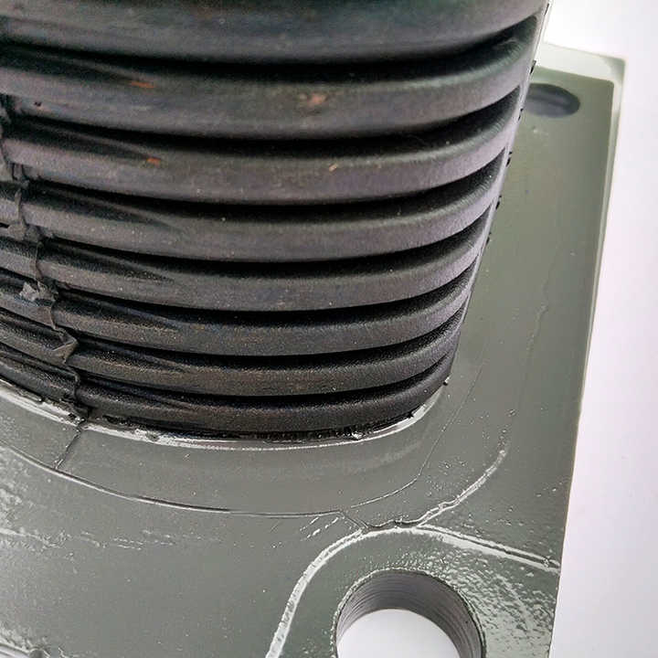 High Quality Truck Parts SINOTRUK HOWO truck engine rubber support