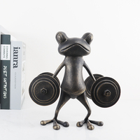 Sculpture amusante de grenouille haltérophile, art métallique fait main, finition bronze antique, design moderne et luxueux, accessoires de bureau pour la maison