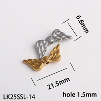 Divers pendentifs en acier inoxydable plaqué or 18 carats à motifs multiples pour la fabrication de bijoux, de colliers et de bracelets.