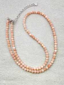 Gargantilla de cuentas de piedra lunar melocotón, joyería delicada con gemas, collar de cristal con cuentas microfacetadas, joyería minimalista, pequeña gema. - Product Image 4