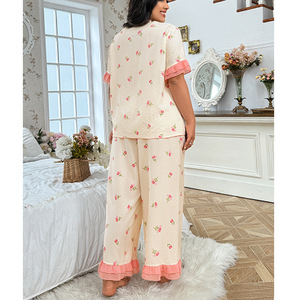 Set Pigiama Floreale Morbido e Comodo per <span class=keywords><strong>Donna</strong></span> <span class=keywords><strong>Taglie</strong></span> <span class=keywords><strong>Forti</strong></span>, Completo Due Pezzi Autunnale con Scollo a V e Bordi in Pizzo - Product Image 2