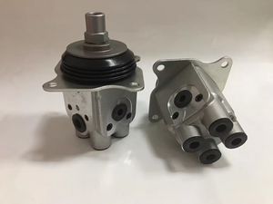 ก้านควบคุมจอยสติ๊ก702-16-0165วาล์วนำร่องไฮดรอลิก PC240 PC220 PC200-6 PC200-5ขุด - Product Image 5