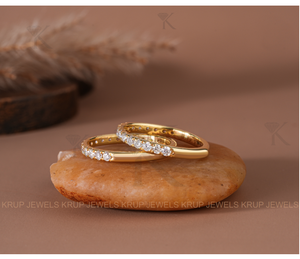 Bague Demi-Éternité en Platine Pavée, Minimaliste et Élégante, Empilable, avec Diamants Scintillants à Taille Ronde, Cadeau de Mariage Intemporel - Product Image 2