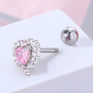 Pendientes de cartílago de acero inoxidable quirúrgico 316L con circonita cúbica en forma de corazón para piercing de hélice frontal - Product Image 3