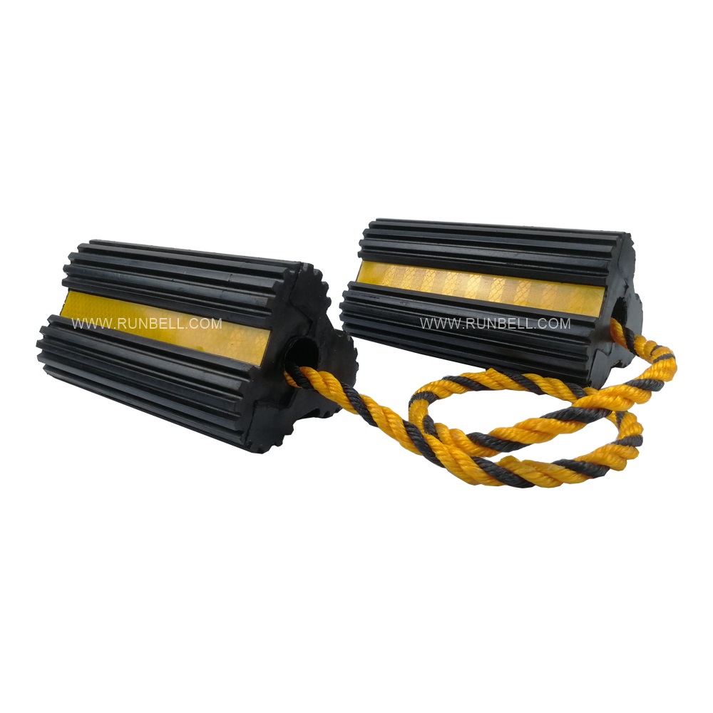 Прочная треугольная форма, черная резиновая колесо для самолета